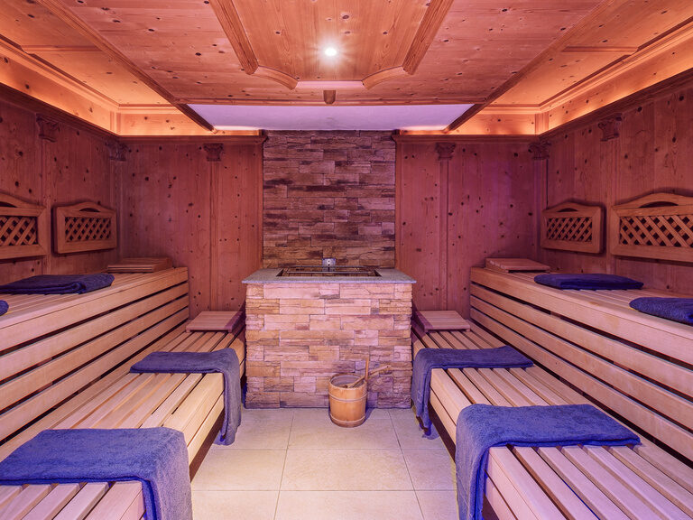 Die sanfte Bio-Sauna im Wellnesshotel Oswald bietet bei ca. 60 °C ein wohltuendes Saunaerlebnis in stilvollem Holzambiente.