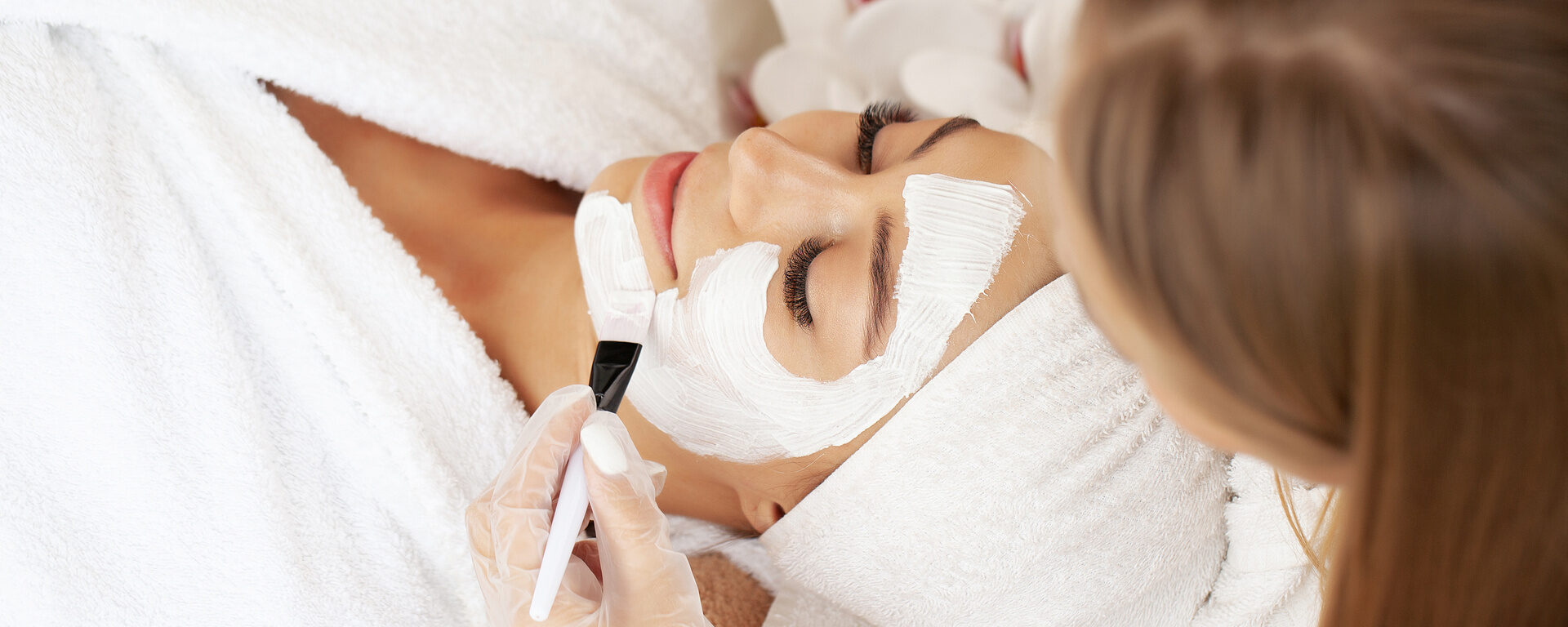Die pflegende Gesichtsmaske im Wellnesshotel Oswald schenkt neue Frische und ein sichtbar erholtes Hautbild.