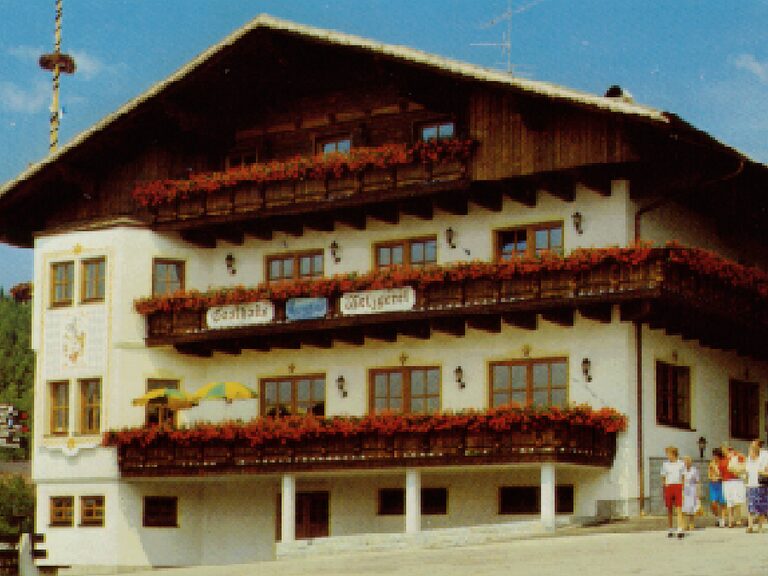 Der traditionsreiche Gasthof Oswald – das historische Fundament des heutigen Wellness- und Genusshotels im Bayerischen Wald.