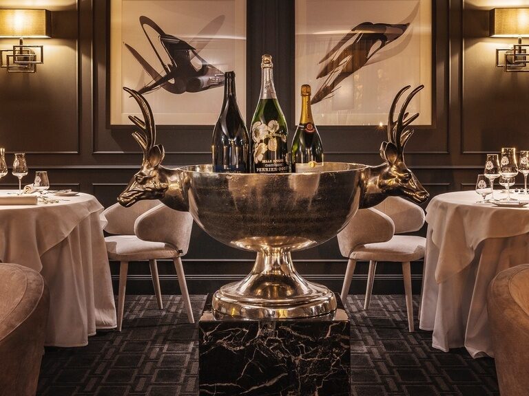 Exklusiver Fine-Dining-Restaurant mit Champagner im Hotel Oswald im Bayerischen Wald.