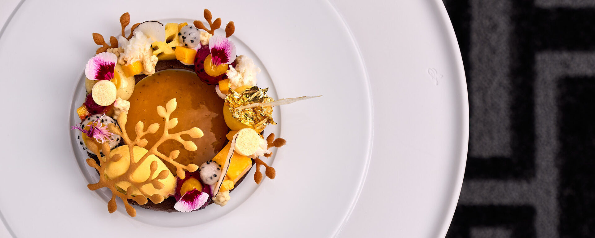 Kulinarisches Kunstwerk im Sternerestaurant Gourmetstube im Hotel Oswald.