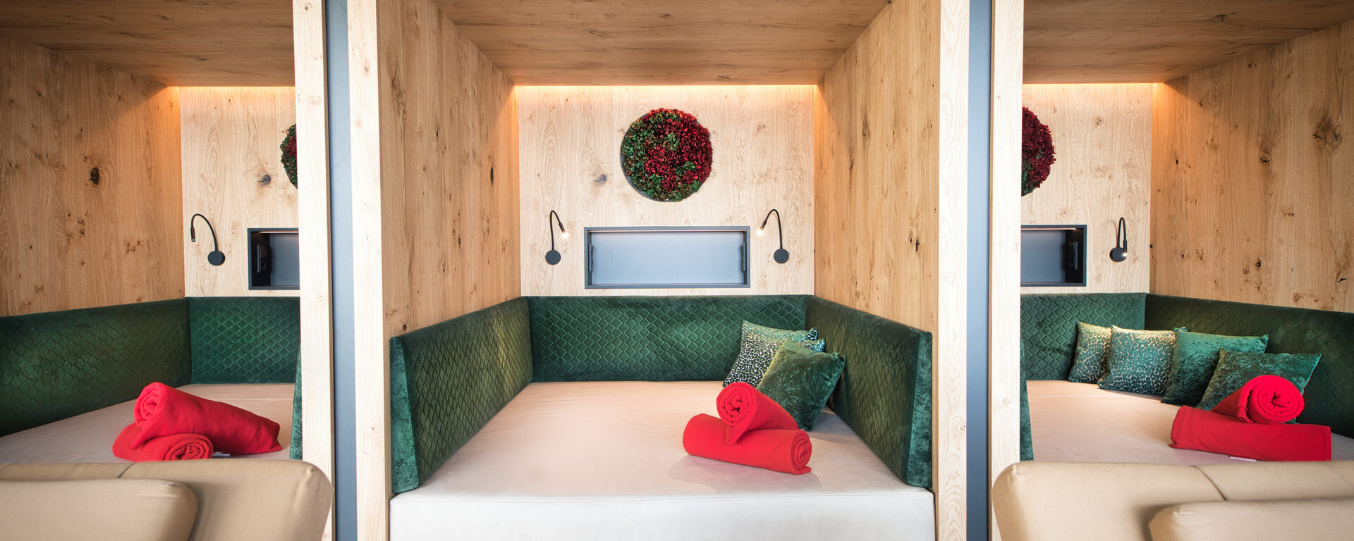 Liegebereich mit Blick auf den SPA Garten im Wellnessbereich des Landromantik Hotel Oswald