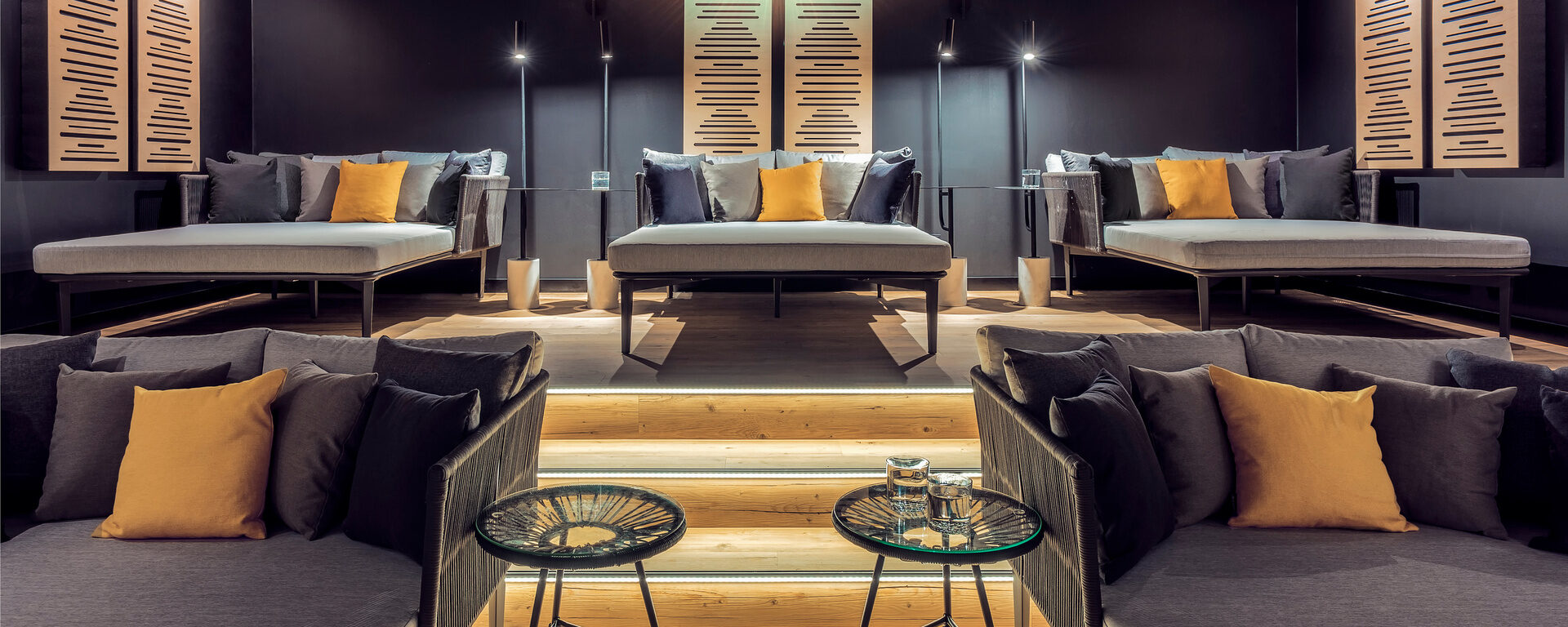 Das SPA Atrium ist ein elegant eingerichteter Ruheraum mit frischer Bayerwaldluft im Wellnesshotel Oswald.