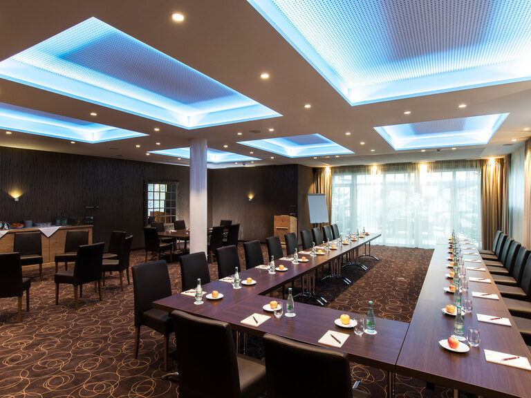Der Veranstaltungssaal Event-Lounge mit flexibler Bestuhlung für Events, Tagungen oder Feierlichkeiten im Hotel Oswald.