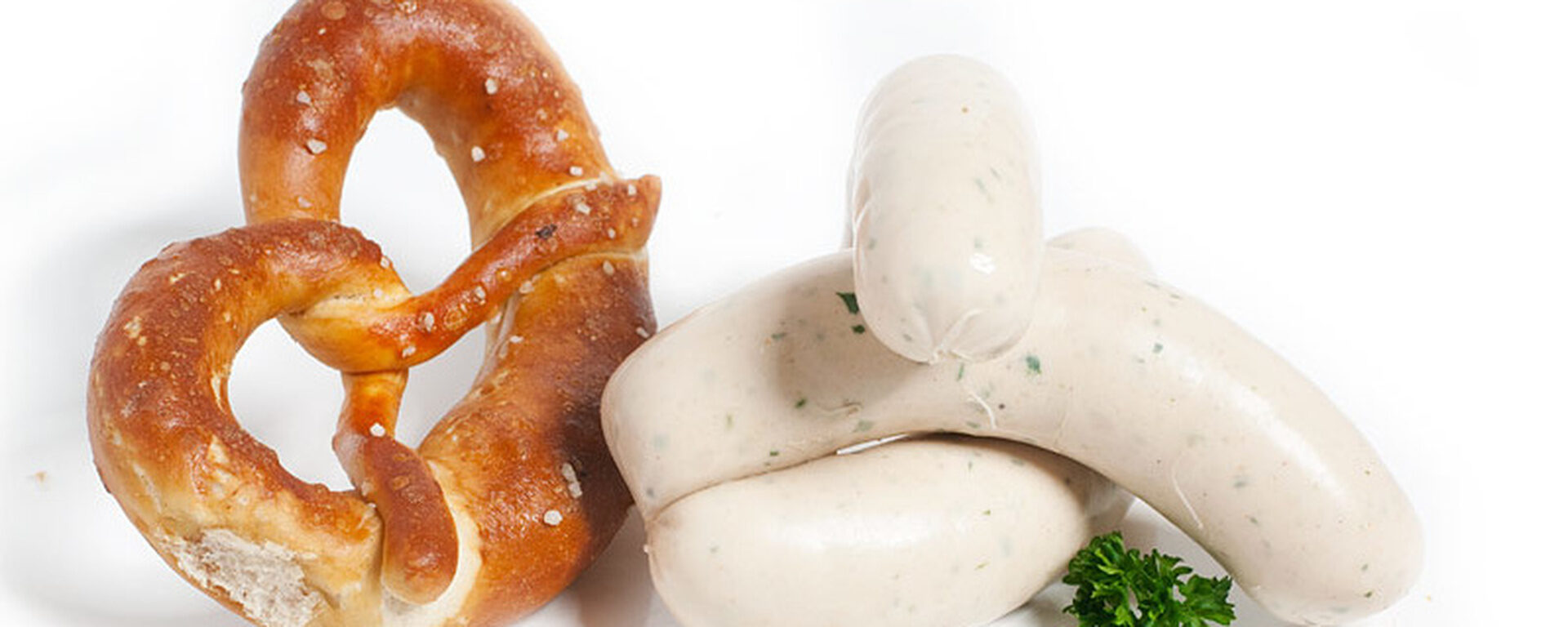 Weißwurst mit Breze, Senf und Petersilie.